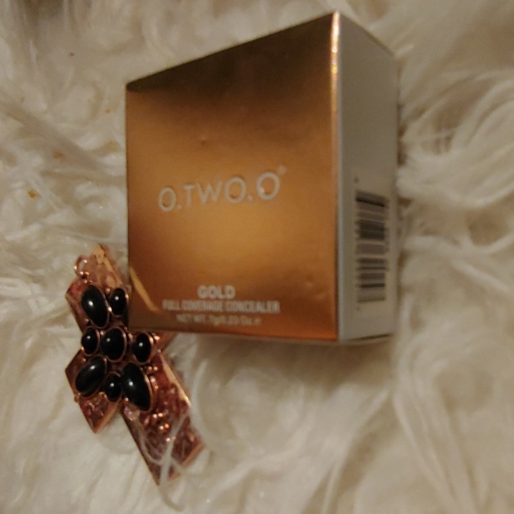 NWB Ivory White Concealer